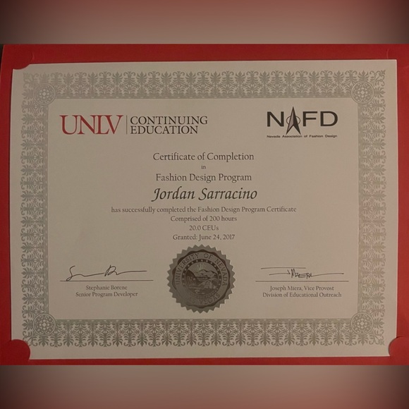 HOSTING TODAY BEST IN MAKEUP POSH PARTY 12pm - Picture 4 of 4